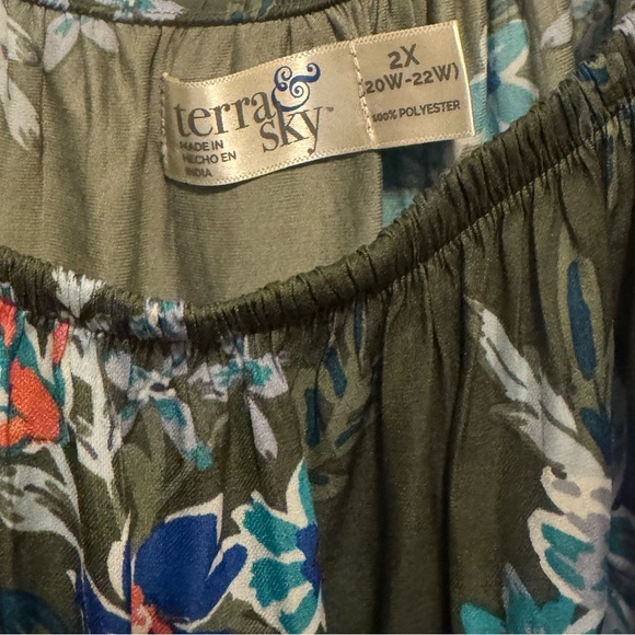 Terra & Sky Dark Green Floral Blouse – Women’s 2X – Ruffle Short Sleeves - Picture 4 of 4